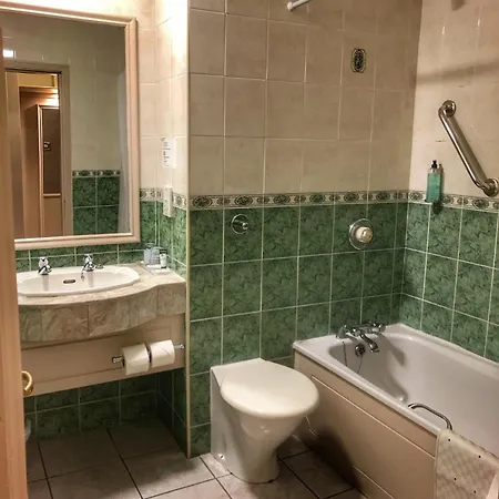 מלון Yeats Country Hotel, & Leisure Club 4*